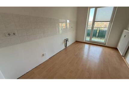 2. OG - Laminat - Balkon an der Küche mit Blick ins Grüne u.v.m. - Chemnitz Sonnenberg