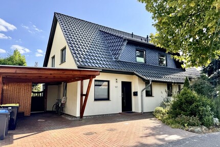 HORN IMMOBILIEN ++ Neubrandenburg Broda, Doppelhaushälfte mit Carport