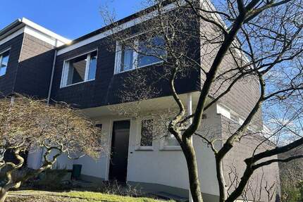 WOHNEN MIT CHARAKTER - REIHENENDHAUS IN SPLIT-LEVEL-BAUWEISE MIT GARAGE IN WUPPERTAL-ELBERFELD!
