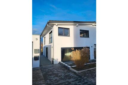 Doppelhaushälfte mit Garage - 1.600,00&nbsp;EUR Kaltmiete, ca.&nbsp; 155,00&nbsp;m&sup2; in Schemmerhofen (PLZ: 88433)