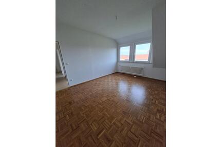 3-ZKB-Wohnung 80 m²-umfangreich renoviert–ruhige nette Hausgem. - Göttingen Grone