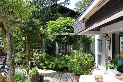 Einfamilien-Wohnhaus mit Garagen - Weißenburg i. Bay.