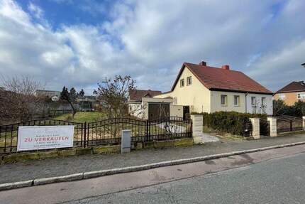 Doppelhaushälfte mit großem Grundstück - Haldensleben