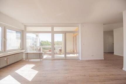 Erstbezug nach Sanierung: Viereinhalbzimmer-Wohnung in Bad Hombu - Rosbach vor der Höhe