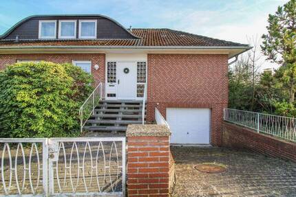 Großzügiges Einfamilienhaus mit Pool, Werkstatt und großem Grundstück in ruhiger Lage von Hambühren