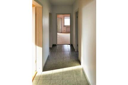Lichtdurchflutete gemütliche 3-ZKB-Wohnung mit Loggia (11. OG) in Kassel-Niederzwehren.