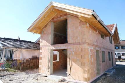 Neubau-Reiheneckhaus zur Fertigstellung - Bad Tölz