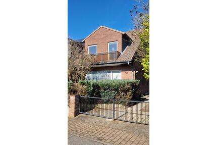 Haus mit Garage in Plön - 259.000,00&nbsp;EUR Kaufpreis, ca.&nbsp; 98,00&nbsp;m&sup2; in Plön (PLZ: 24306)