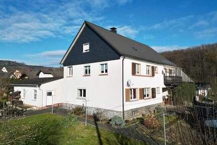 Wohnhaus mit Doppelgarage, Scheune und Stallungen – viel Platz für Handwerk, Hobby und Lagerung - Bergneustadt