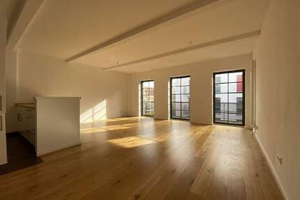 Wohnung zum Mieten in Berlin 2.016,21 € 97.59 m²