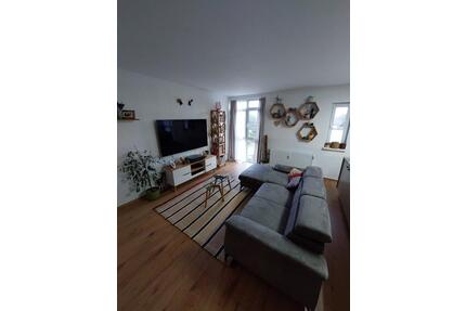 Möblierte 2,5 Zimme-W. Balkon, Keller, EBK, Stellplatz furnished - Berlin Marzahn-Hellersdorf