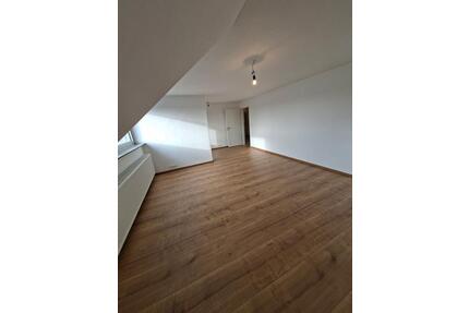 Großzügige 4-Zimmer-Dachgeschosswohnung in Klein-Auheim - Hanau Groß-Steinheim