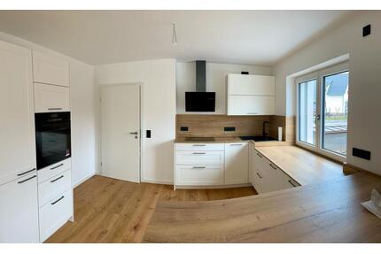 Moderne 3-Zimmer Erdgeschosswohnung mit hochwertiger Einbauküche - Steinberg am See