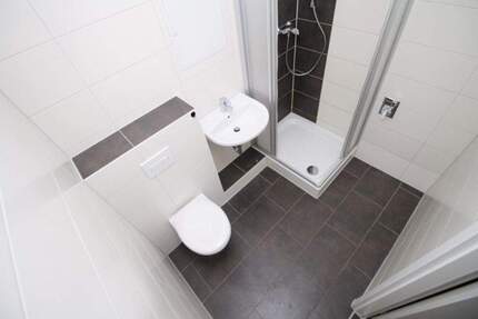 Helle Dreiraumwohnung mit Aufzug und top Einkaufsmöglichkeiten - Leipzig Grünau-Ost