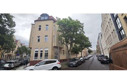 Wohnung zum Mieten in Halle 400,00 € 52.77 m²