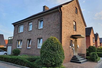 Freistehendes Zweifamilienhaus in Westkirchen (Provisionsfrei) - Ennigerloh