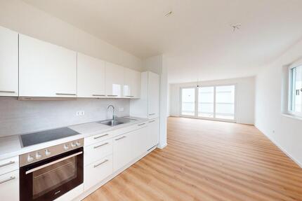 Attraktive 3-Zimmer-Wohnung mit Balkon und EBK - Mühlheim am Main