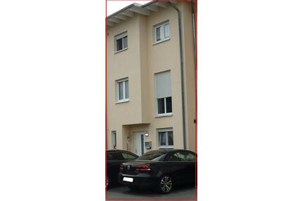 Reihenmittelhaus, ca. 140 m² Wohnfl., Garten und Stellplatz - Mühlheim am Main
