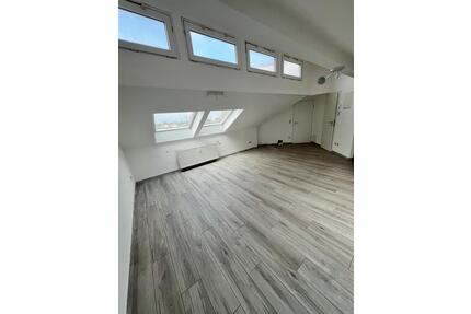 Zwei Zimmer, Dachgeschosswohnung mit Tiefgarage - Kehl
