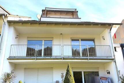 Frei ab sofort 3-Zimmerwohnung im Erdgeschoss im 3 Familienhaus mit überdachtem Balkon - Kordel