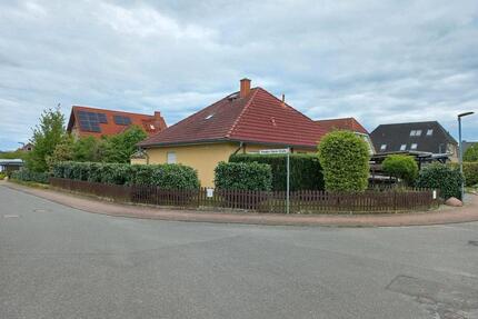 Bungalow in Toplage mit 1 Zimmer Wohnung im OG - Plön