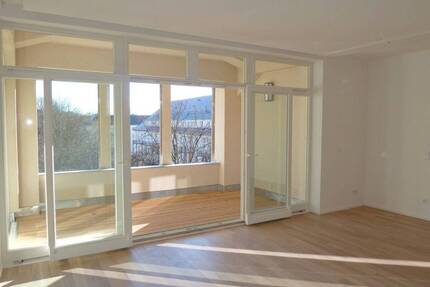 Exklusives Investment: Modernisiert in 2015 !! 3-Räume mit Loggia und TG-Stellplatz im 