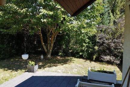 Freistehendes Haus mit zwei Garagen, voll ausgebautem OG sowie einem großen Hobbyraum im UG. Auch für Großfamilie oder als Generationenhaus nutzbar. - Oberstenfeld