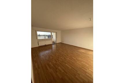 3 Zimmer Wohnung mit Balkon, Fahrstuhl, TG-Stellplatz in Schwetzingen zu vermieten