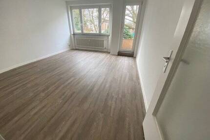 HH-Billstedt - Oberschleems - Teilsanierte 2,5 Zi.-Whg.65m² Vollbad mit Fenster, EBK, Balkon € 880,- zzgl. BK - Hamburg