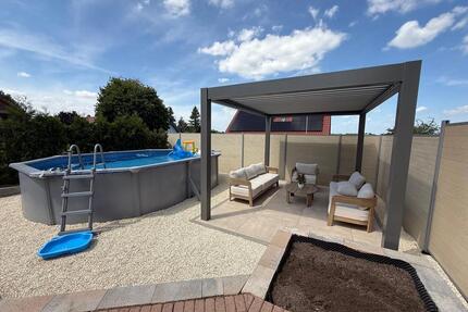 Modernisiertes Einfamilienhaus mit Pool, Doppelgarage und Keller - Büren