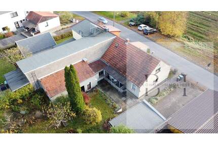 Doppelhaushälfte mit großem Garten und viel Gestaltungspotenzial in Pößneck