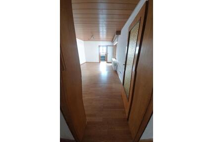 Schöne 4 Zimmer Wohnung in guter Lage, 1.OG,Balkon, EBK - Neulußheim