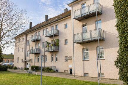 *Frisch Saniert* Geräumige 2 Zimmer Wohnung mit Balkon, großem Küchenraum im ruhigen Heidenau
