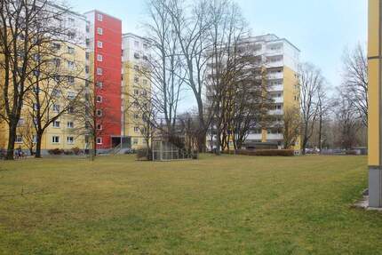 VERKAUF: 3-Zimmer-Wohnung mit Balkon, Gartenblick und Gestaltungsspielraum - München Ramersdorf-Perlach