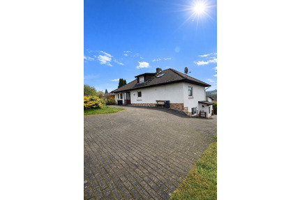 Familienfreundliches Einfamilienhaus mit vermieteter Einliegerwohnung in Oberjossa - Breitenbach am Herzberg