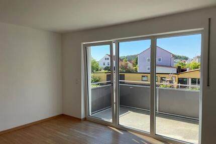 Moderne 3-Zimmer-Wohnung mit Südbalkon & Blick ins Grüne - Parsberg