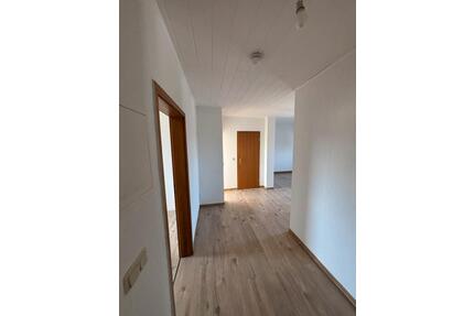 Sanierte Dachgeschosswohnung, 1,5-Raum mit Einbauküche - Gera Alt-Taubenpreskeln