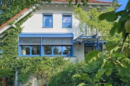 +++SONNIGES FAMILIENPARADIES IN BESTER WOHNLAGE +++ Modernes Einfamilienhaus mit Einliegerwohnung, Doppelgarage,Carport, Pool! - Forchheim
