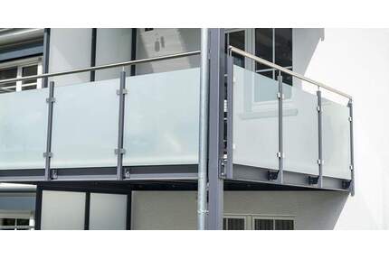 Modernisierte und helle 2,5-Zimmer-Wohnung mit Sonnenbalkon zum Wohlfühlen, neue Böden & Bad! - Bogen