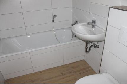 Kleine 3-Raum-Wohnung in der Kustrenaer Straße im 3. Geschoss - Bernburg (Saale)