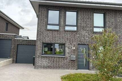 Haus zum Mieten in Baesweiler 1.700,00 € 125.5 m²