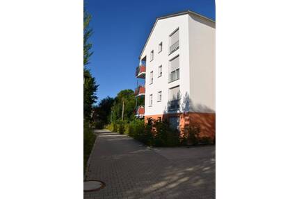 Betreutes Wohnen Moderne 2-Zimmer-Seniorenwohnung. Baujahr 2018 Bezug Sofort!!! EBK. Carport . Lift. - Niedereschach