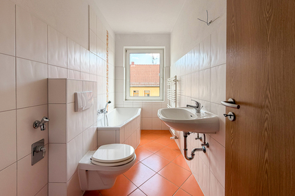 Schicke 3-Raum Wohnung mit modernem Bad, Balkon und Gartennutzung in ruhiger Anliegerstraße! - Gera