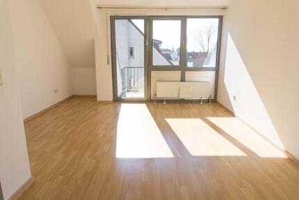 Helle 2-Zimmer-Dachgeschosswohnung mit sonnigem Balkon + TG - Neumarkt in der Oberpfalz Altenhof