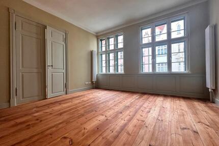 Wohnen im Denkmal mit Top-Ausstattung und PKW-Stellplatz! - Wismar Altstadt