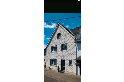 Haus zum Mieten - 1.000,00&nbsp;EUR Kaltmiete, ca.&nbsp; 115,00&nbsp;m&sup2; in Hellenhahn-Schellenberg (PLZ: 56479)