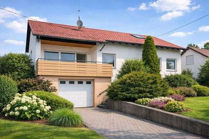 Ideal für kleine Familien - Freistehendes Eigenheim mit Südgarten und freiem Blick ins Grüne - Reutlingen Mittelstadt