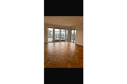 TRAUMHAFTE 2-ZIMMER WHG MIT GROẞEM BALKON UND 2-TG STELLPLÄTZEN - Schwabmünchen