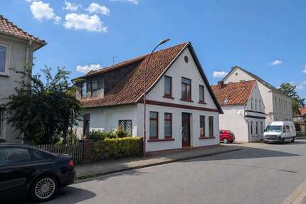 Haus zum Kaufen in Hermannsburg 170.000,00 € 196.34 m²