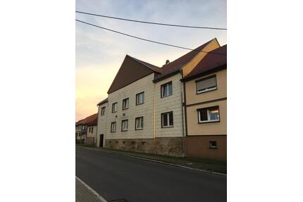 Mehrfamilienhaus - 150.000,00&nbsp;EUR Kaufpreis, ca.&nbsp; 340,00&nbsp;m&sup2; in Drei Gleichen (PLZ: 99869)